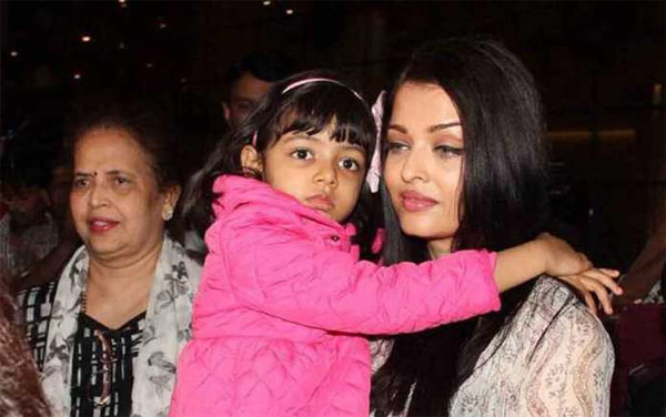 aishwarya rai,aadhya,vrundha,mumbai airport,fans and media attack  ఐశ్వర్యరాయ్‌ ని నెట్టి, ఆధ్య ని పడేశారు!! 